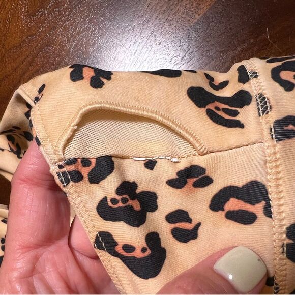 Fabletics Leopard Print Sports Bra excellent condition - Picture 4 of 5